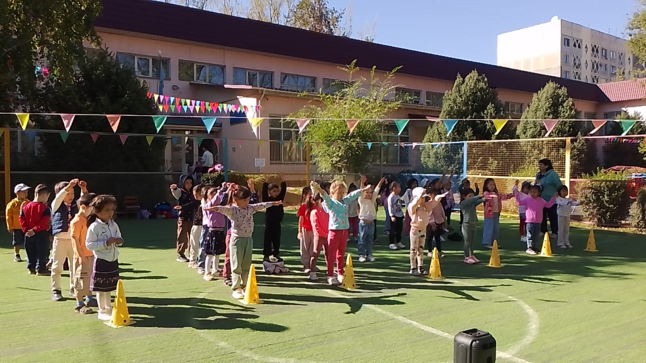 Таңғы жаттығу.  "Әнмен басталған әрбір күн"  Мақсаты:  Балалардың күнделікті қимыл - қозғалыс дағдыларын қалыптастыру.