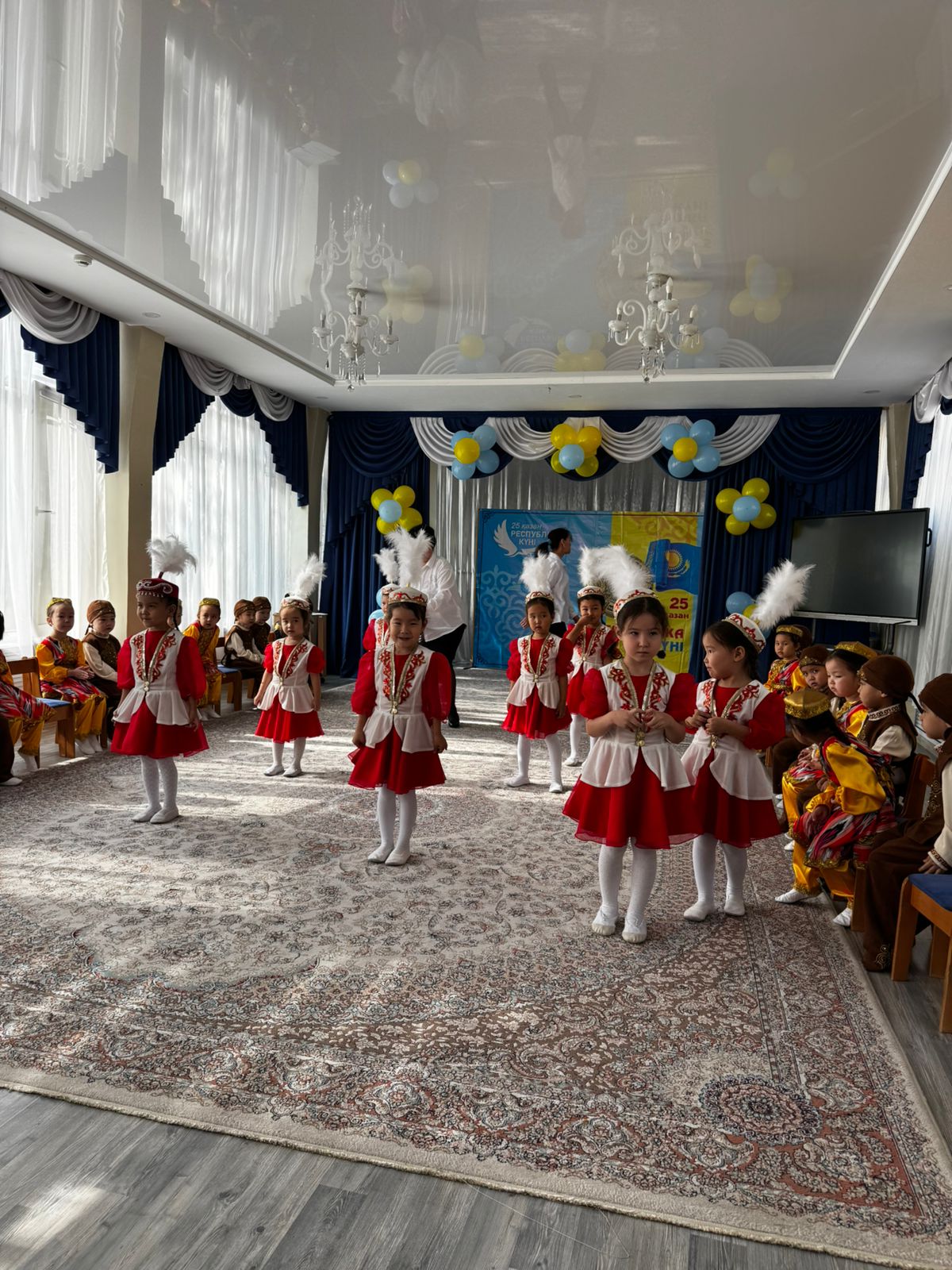 "25 - қазан Қазақстан Республикасы"  күніне өткізілген іс - шара. "Балдырған" ересек тобы