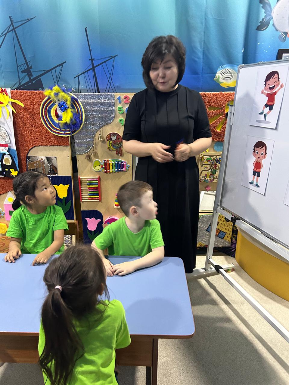 Психолог маманының балабақшаға келіп жүрген балалармен өткізген әс-әрекеті