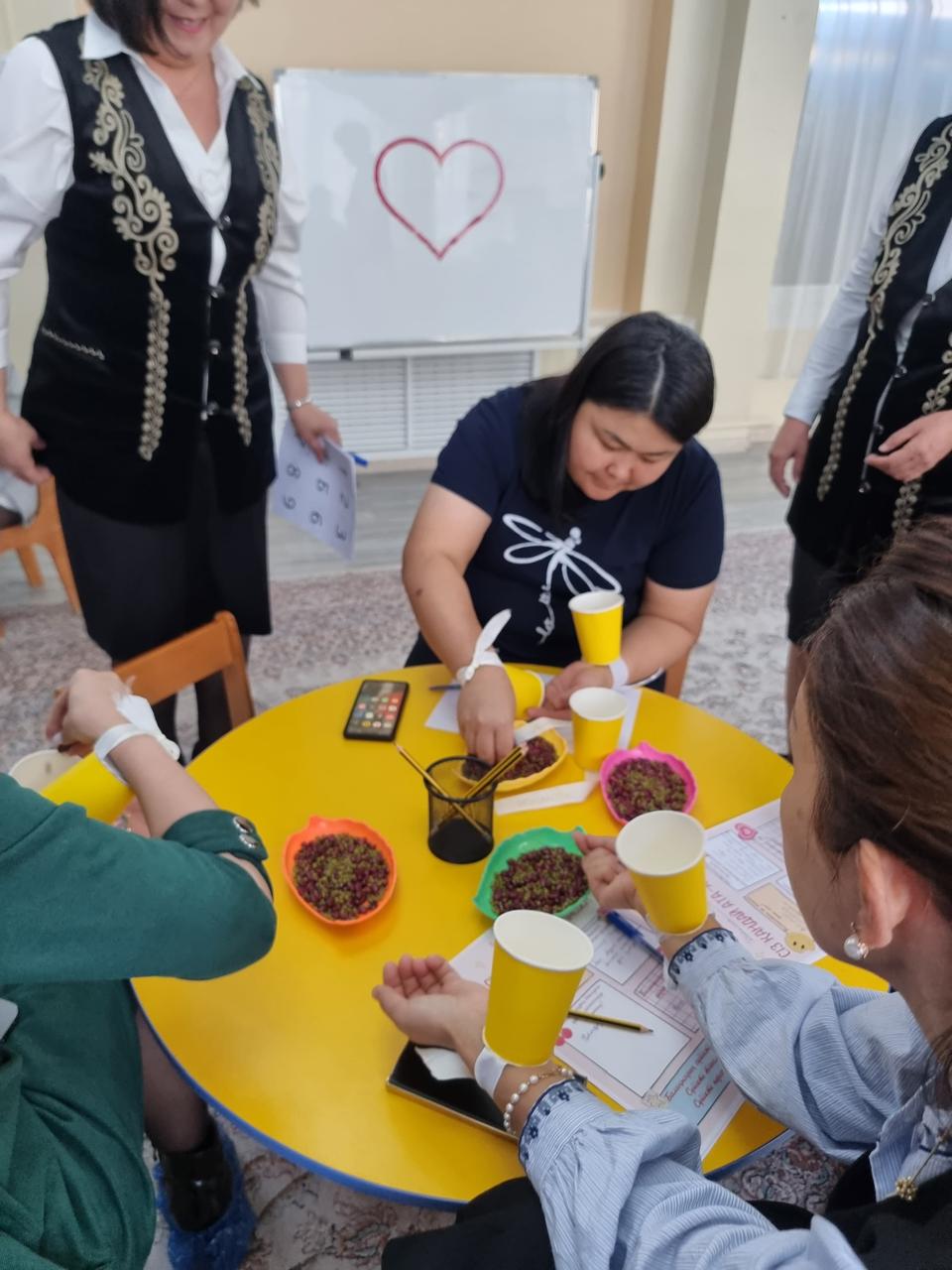 Психолог, логопед, тәрбиеші мамандары ата - анамен  бірлесіп атқарған әс-шара